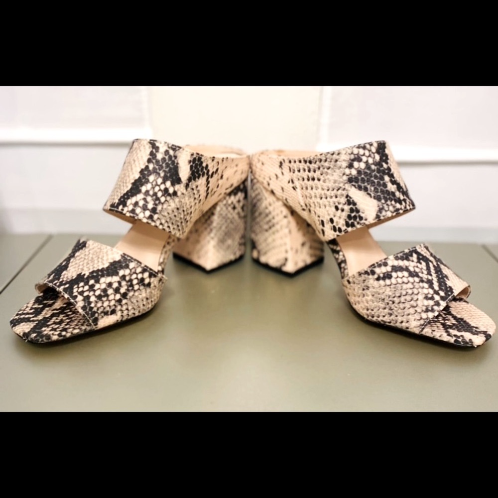 Madden Girl Chunky Block Heel Snake Print  Slide on Sandals Size 7 NWOB